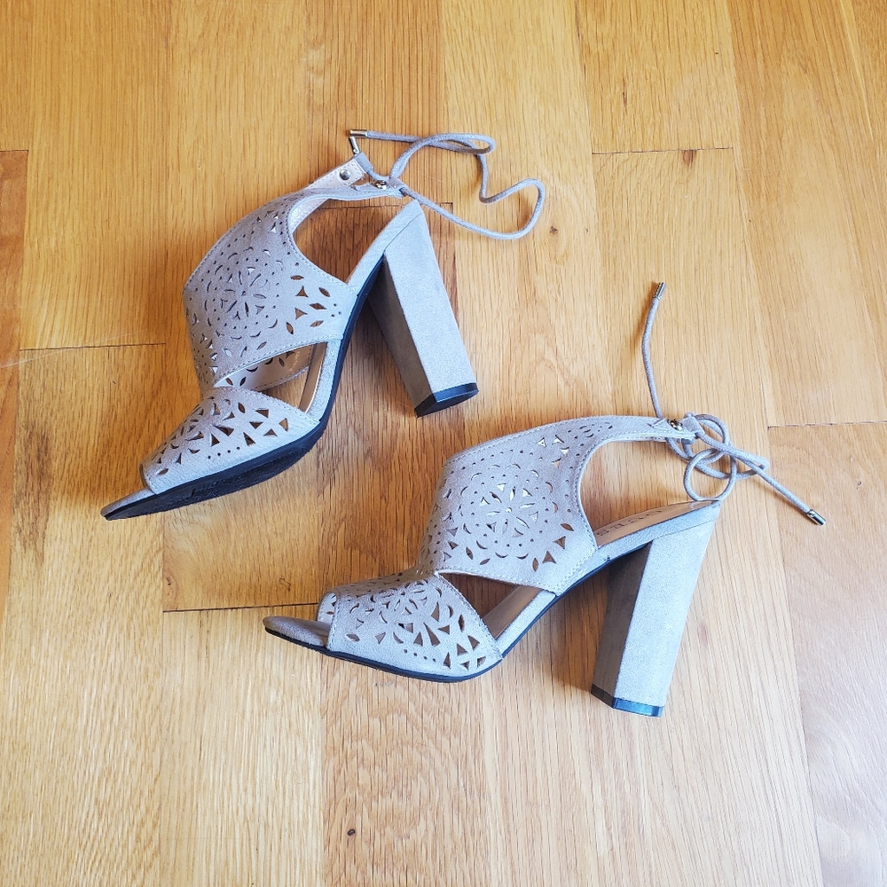 Guess Heels - Picture 2 of 6
